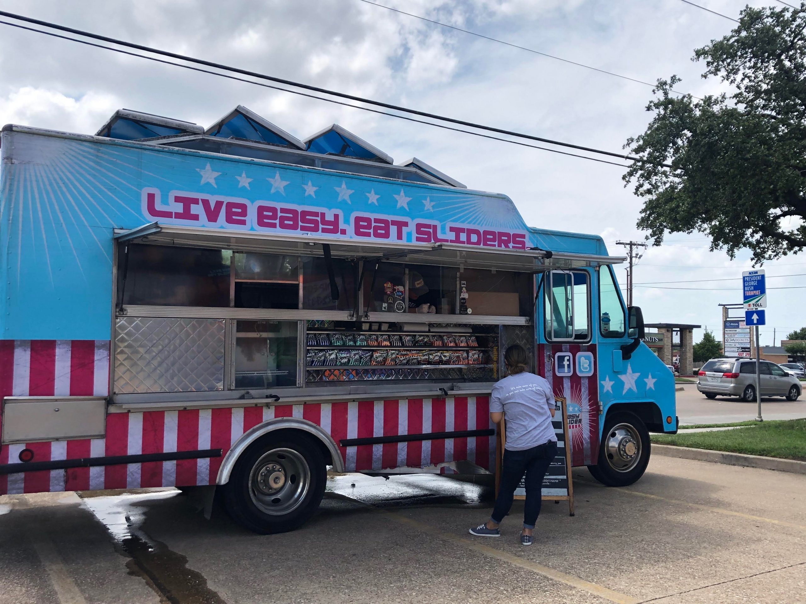Food truck that served patrons at The Carrollton Dentist's summer block party.
